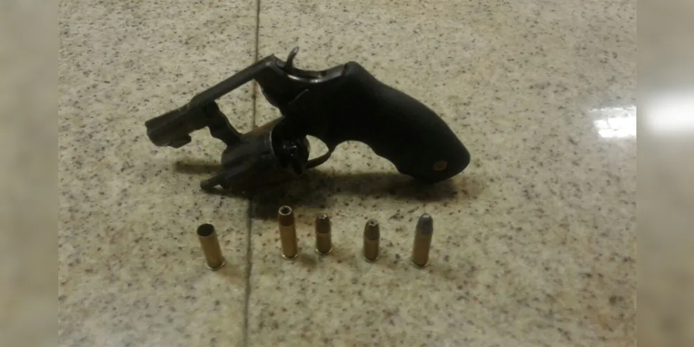 Revólver calibre 38 foi apreendido com suspeito