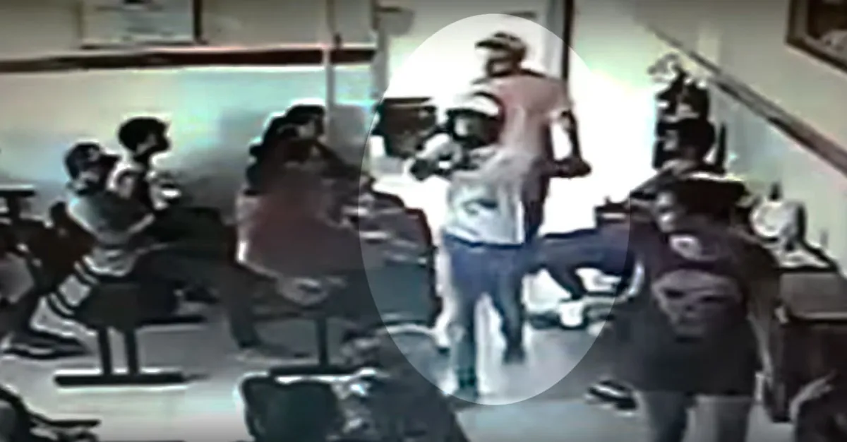 Crime foi registrado por uma câmera de segurança