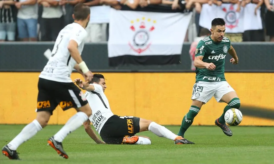O clube questiona a possível interferência externa que teria induzido o árbitro Marcelo Aparecido de Souza a cancelar a marcação de um pênalti de Ralf em Dudu