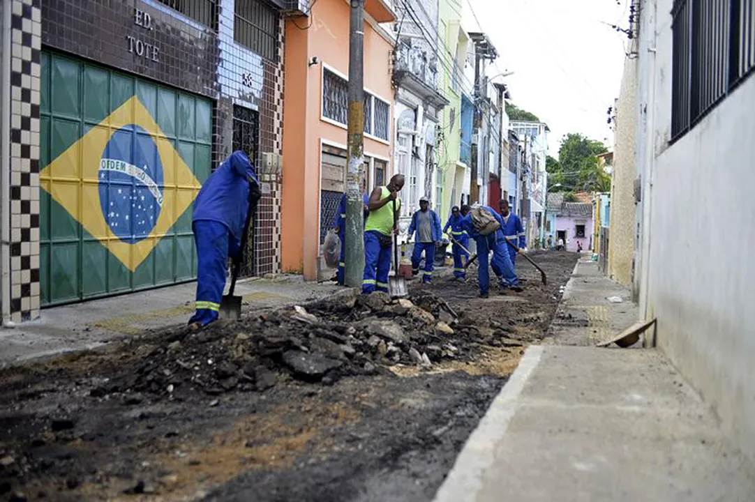 Intervenção no Santo Antônio Além do Carmo, na rua dos Ossos