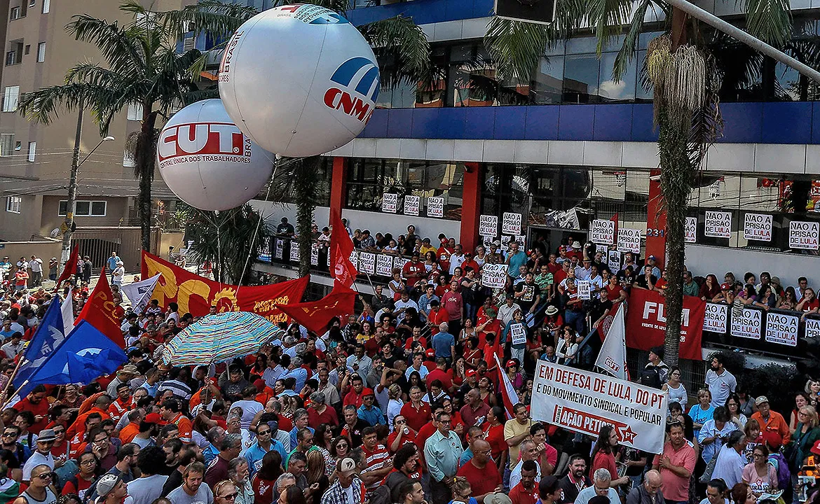 Manifestação em apoio a Lula no Sindicato dos Metalúrgicos do ABC