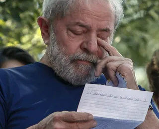 Lula faz exercícios e lê ‘A Elite do Atraso’