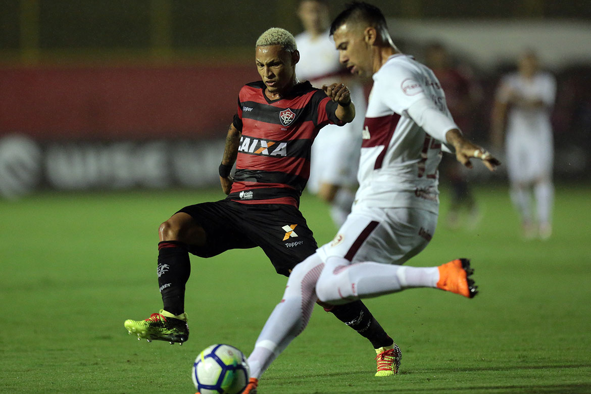 Vitória bate Inter nos pênaltis e segue para as oitavas da Copa do Brasil