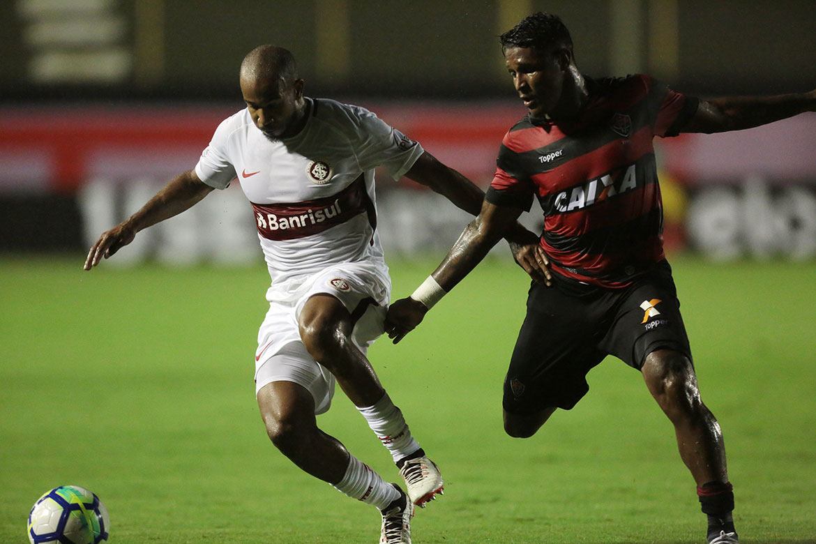 Vitória bate Inter nos pênaltis e segue para as oitavas da Copa do Brasil