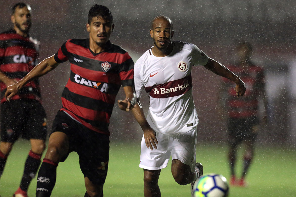 Vitória bate Inter nos pênaltis e segue para as oitavas da Copa do Brasil