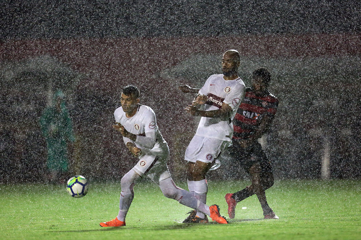Vitória bate Inter nos pênaltis e segue para as oitavas da Copa do Brasil