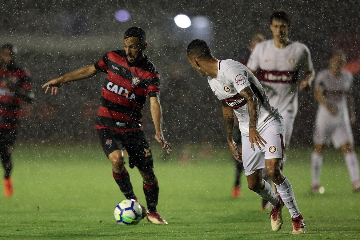 Vitória bate Inter nos pênaltis e segue para as oitavas da Copa do Brasil
