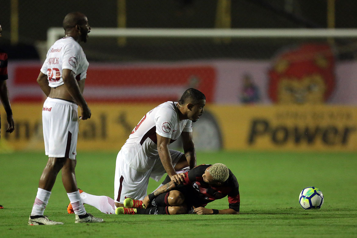 Vitória bate Inter nos pênaltis e segue para as oitavas da Copa do Brasil