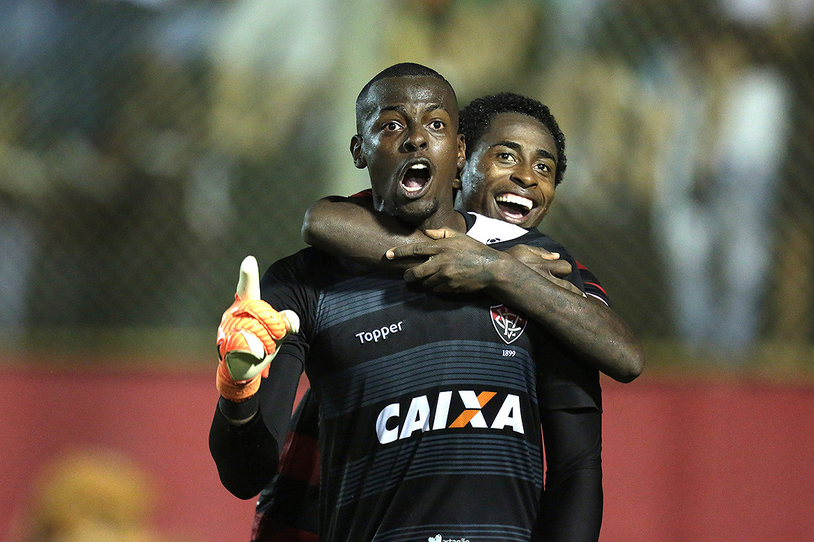 Vitória bate Inter nos pênaltis e segue para as oitavas da Copa do Brasil