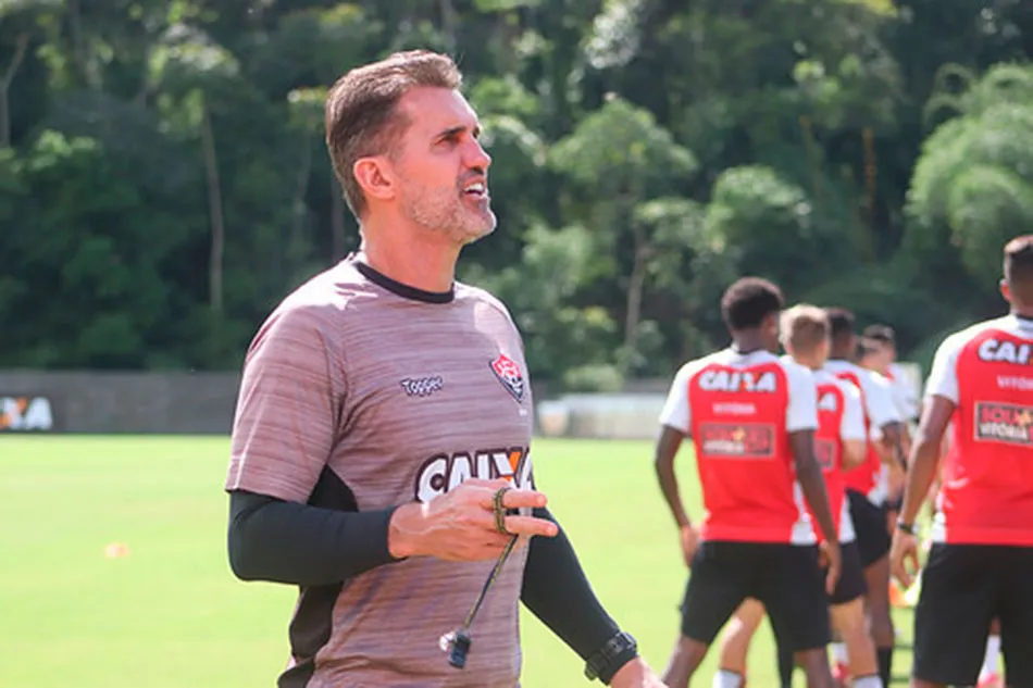 Técnico Vagenr Mancini relacionou 21 jogadores para duelo em São Paulo