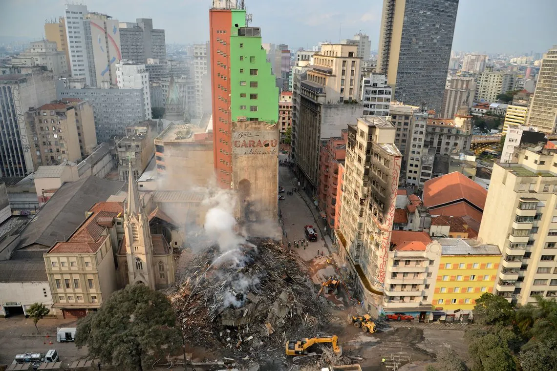 Incêndio e desabamento do prédio de 26 andares ocorreram nas primeiras horas do dia 1º de maio