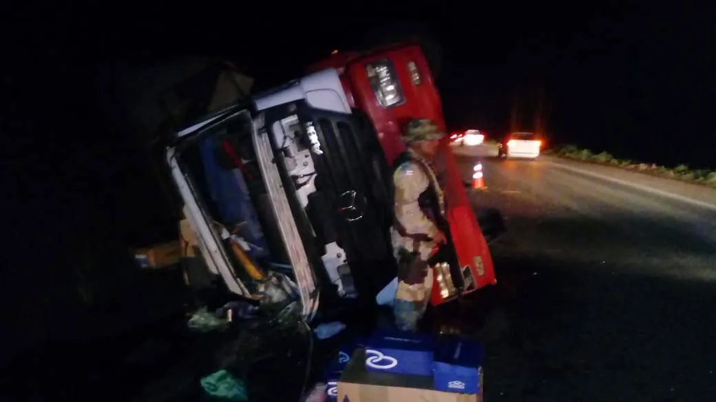 Caminhão seguia para o Espírito Santo com carga de calçados