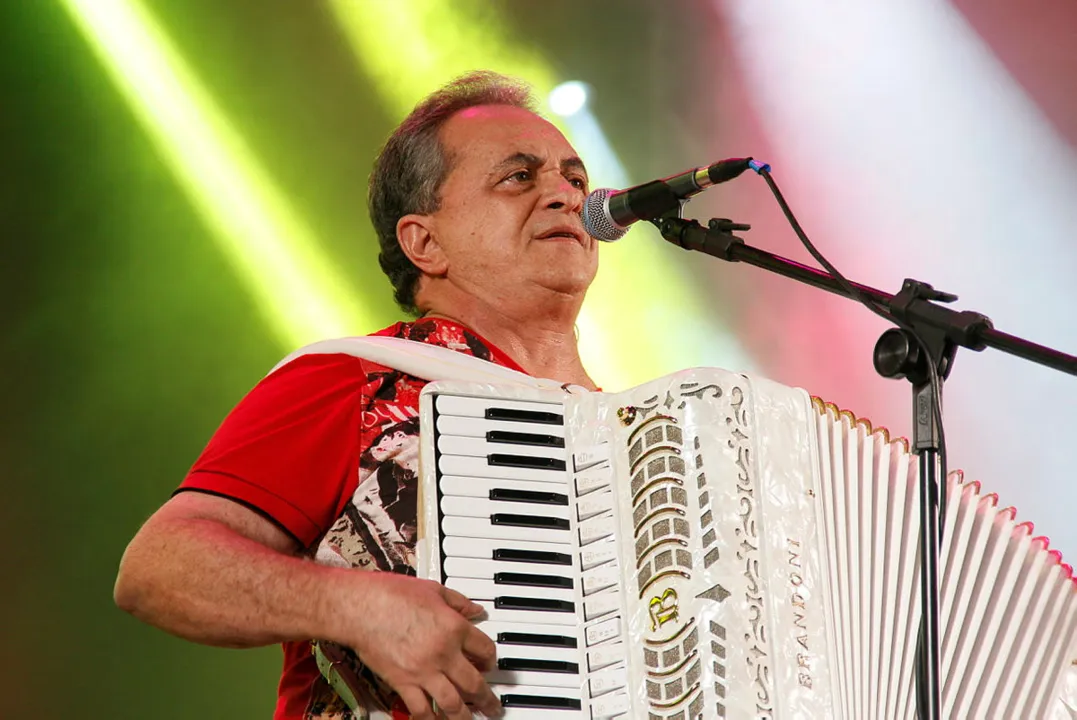 A ideia foi do sanfoneiro Flávio José, que reuniu um grande time de artistas