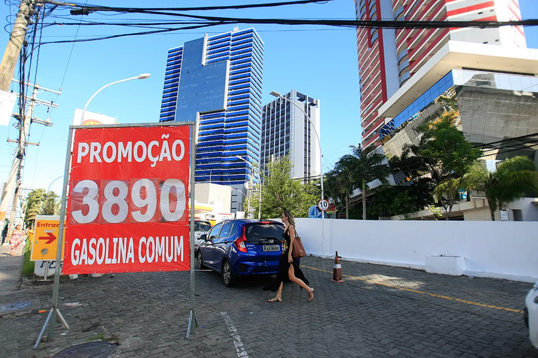 O preço velho virou falsa promoção num setor da economia que teima com o perfil de um Brasil do jeitinho