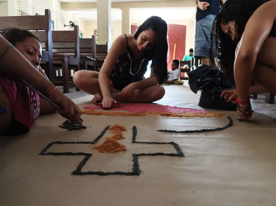 Tradição católica homenageia instituição da eucaristia