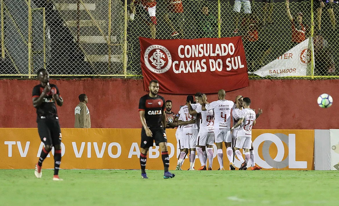 Defesa do Rubro-Negro voltou a falhar e time interrompeu a boa sequência no Brasileirão