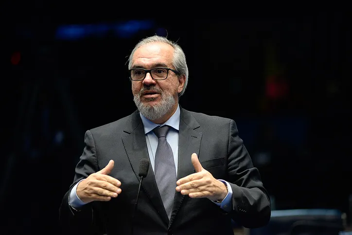 Roberto Muniz: ‘Não estamos vendo saídas para o país’
