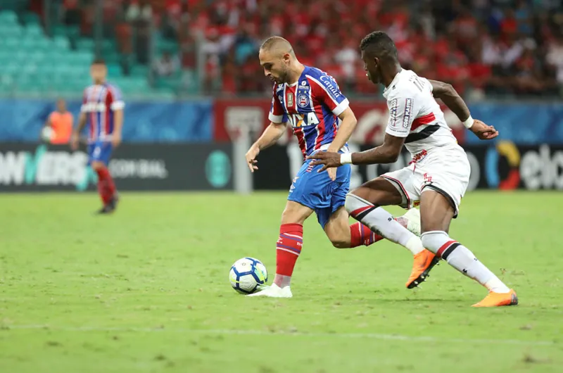 Bahia perde chances claras, leva gol no fim e empata com o São Paulo