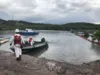 Pescadores realizam protesto após vazamento de óleo em Candeias