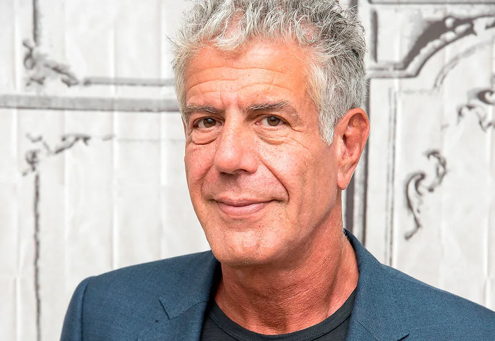 Bourdain apresentava um programa sobre culinária na CNN