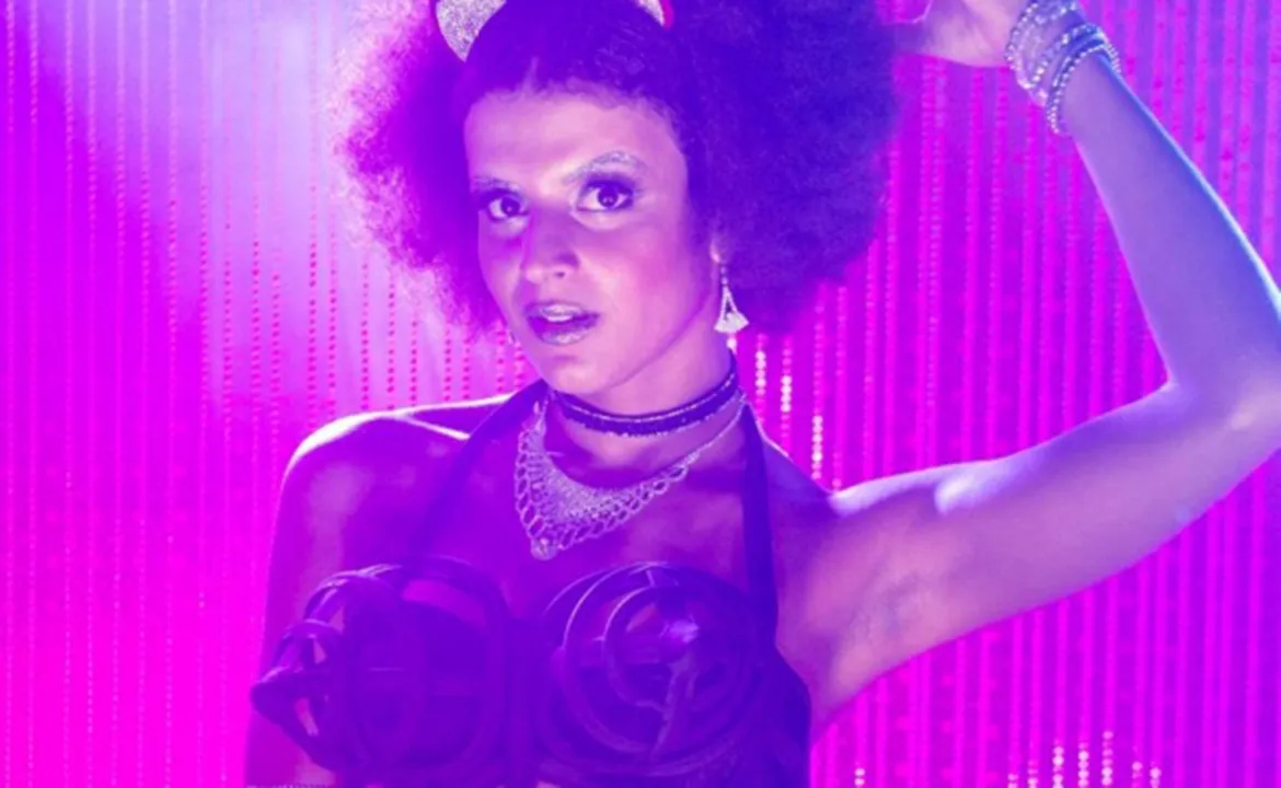 Gabriela Loran mostrou novo documento em seu Instagram