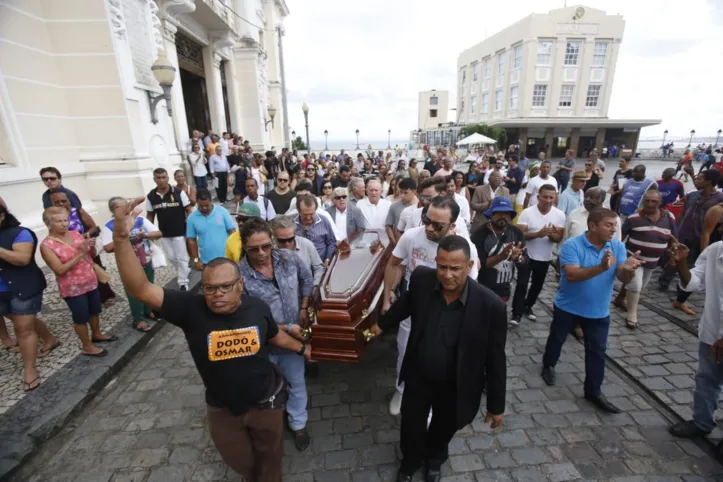 Imagem ilustrativa da imagem Cortejo faz homenagem a Orlando Tapajós no centro de Salvador