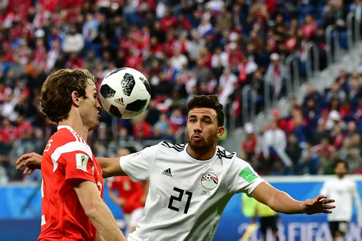 Notei a pouca pressão em quem está com a bola