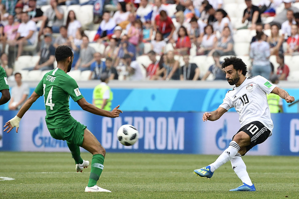 Arábia Saudita vira sobre o Egito no fim e volta a vencer em Copas após 24 anos