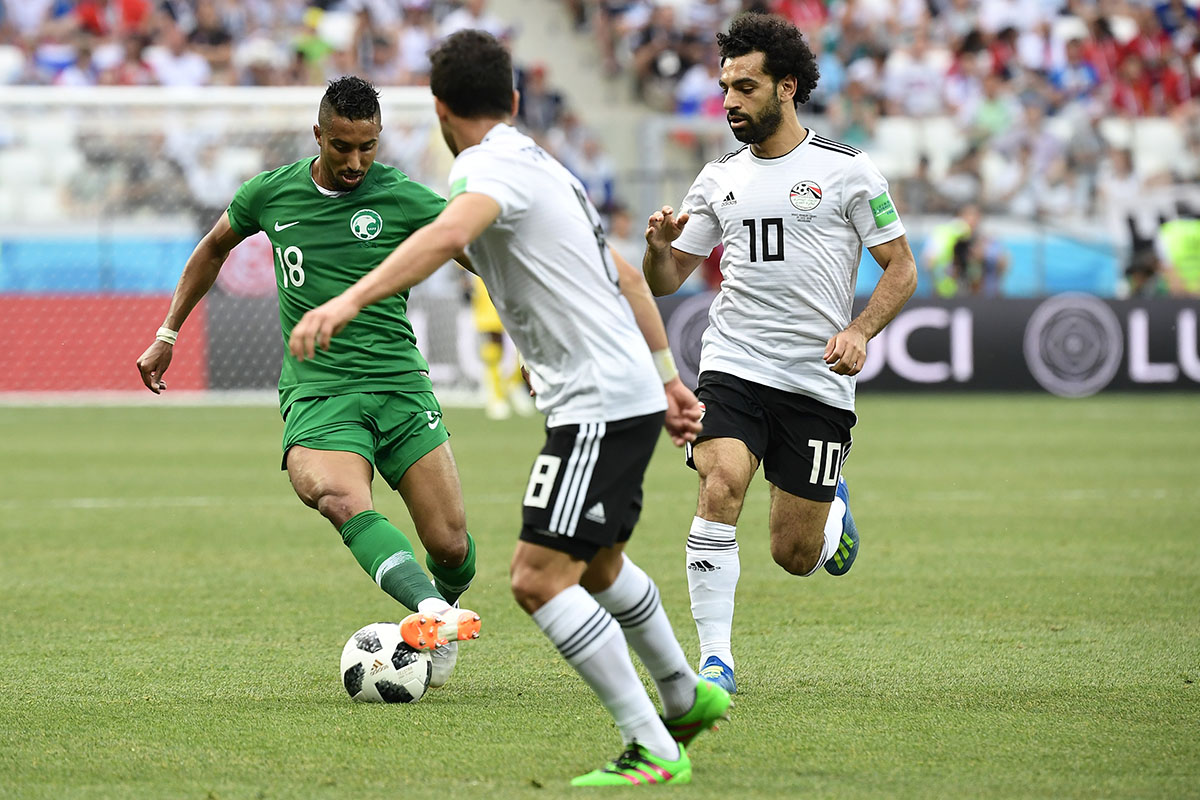 Arábia Saudita vira sobre o Egito no fim e volta a vencer em Copas após 24 anos