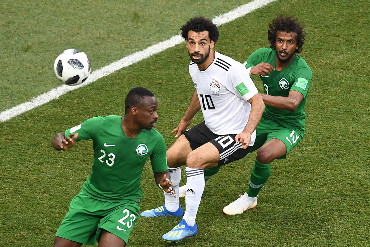 Arábia Saudita vira sobre o Egito no fim e volta a vencer em Copas após 24 anos