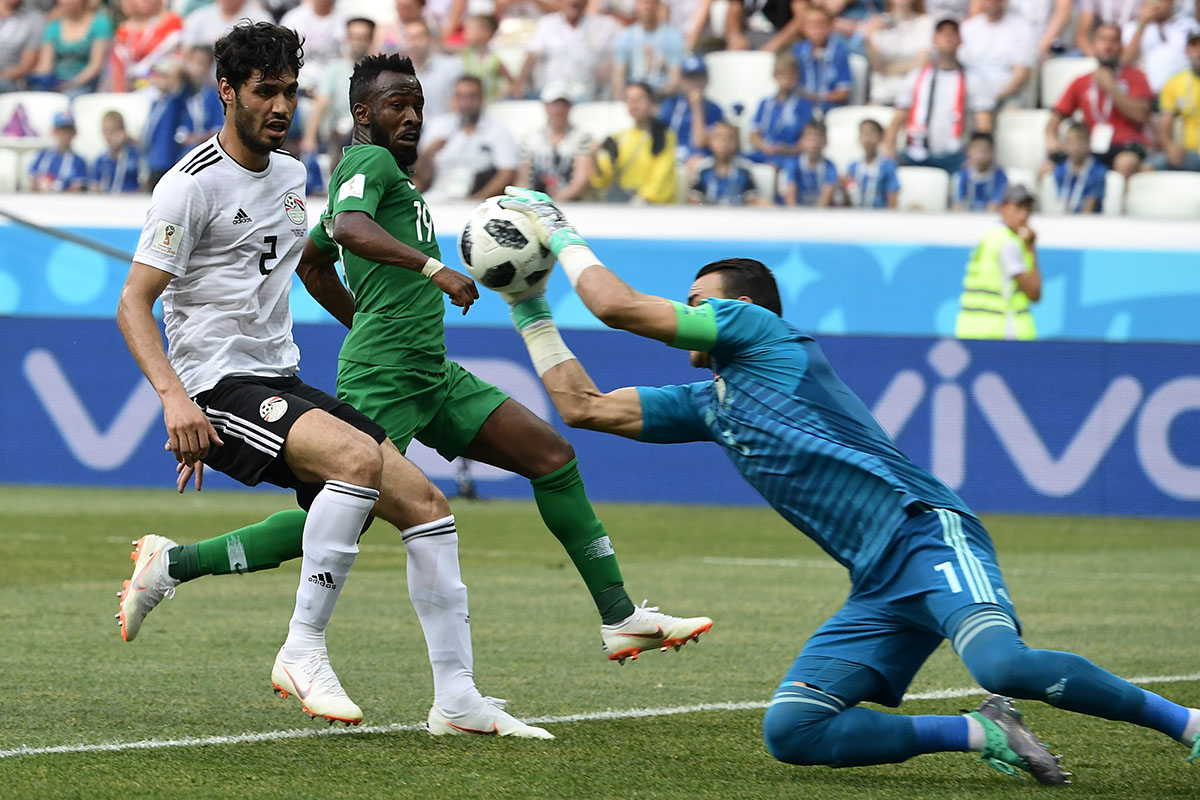 Arábia Saudita vira sobre o Egito no fim e volta a vencer em Copas após 24 anos