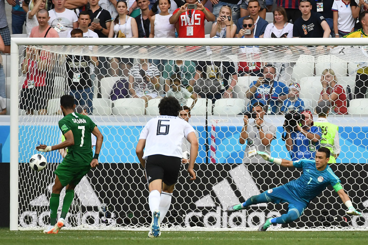 Arábia Saudita vira sobre o Egito no fim e volta a vencer em Copas após 24 anos