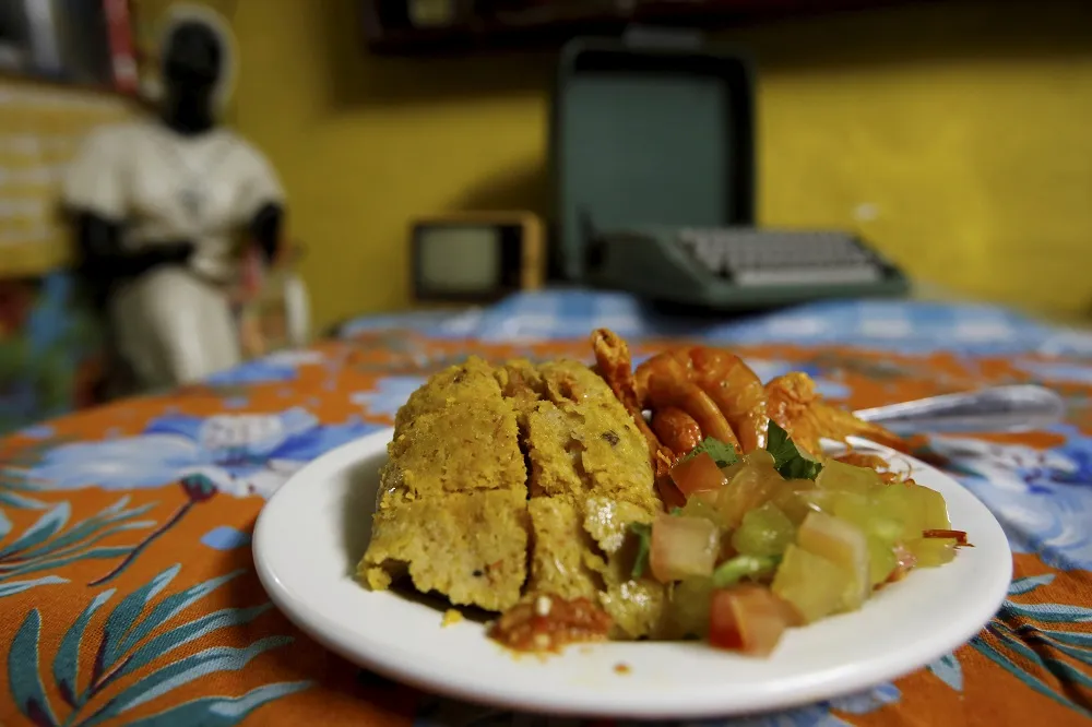 O abará do Abará da Vovó, no Santo Antônio, tem recheios de camarão, siri catado, bacalhau e ervas