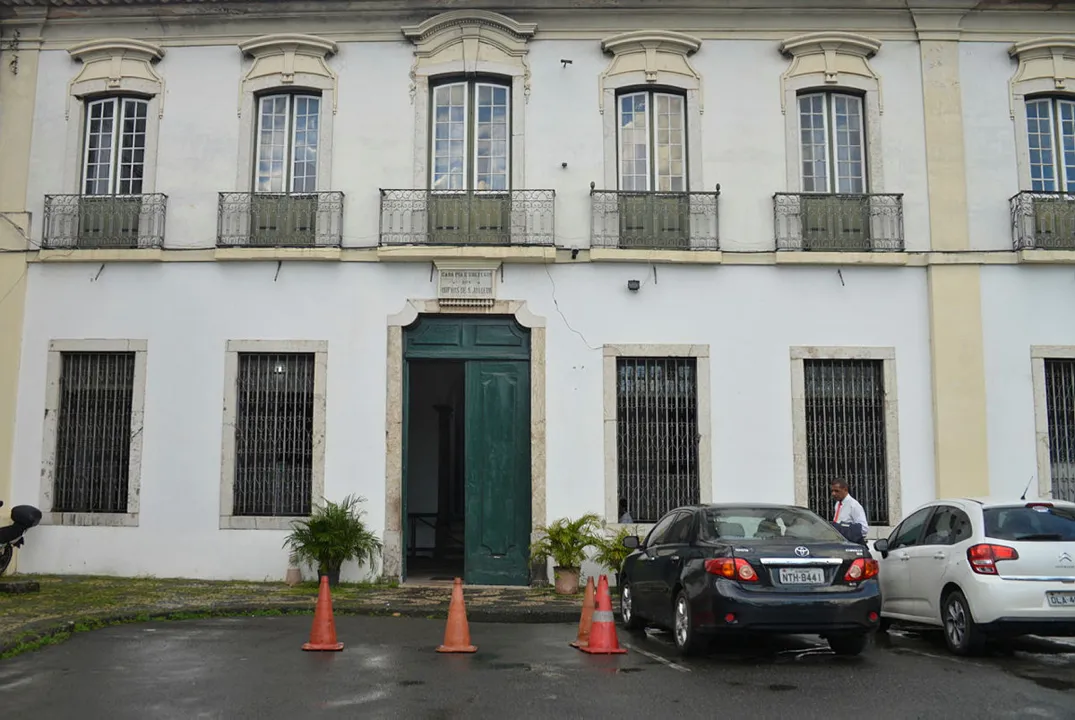 Localizada na Calçada, escola conta com cerca de dois mil estudantes, segundo funcionários