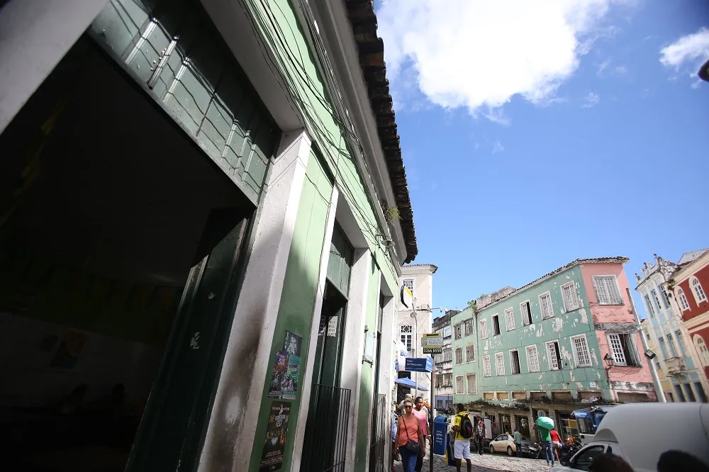 O Bar do Calçadão, mais conhecido como Bar de Neuzão, do filme Ó Paí, Ó, fica em local estratégico no Largo do Pelourinho