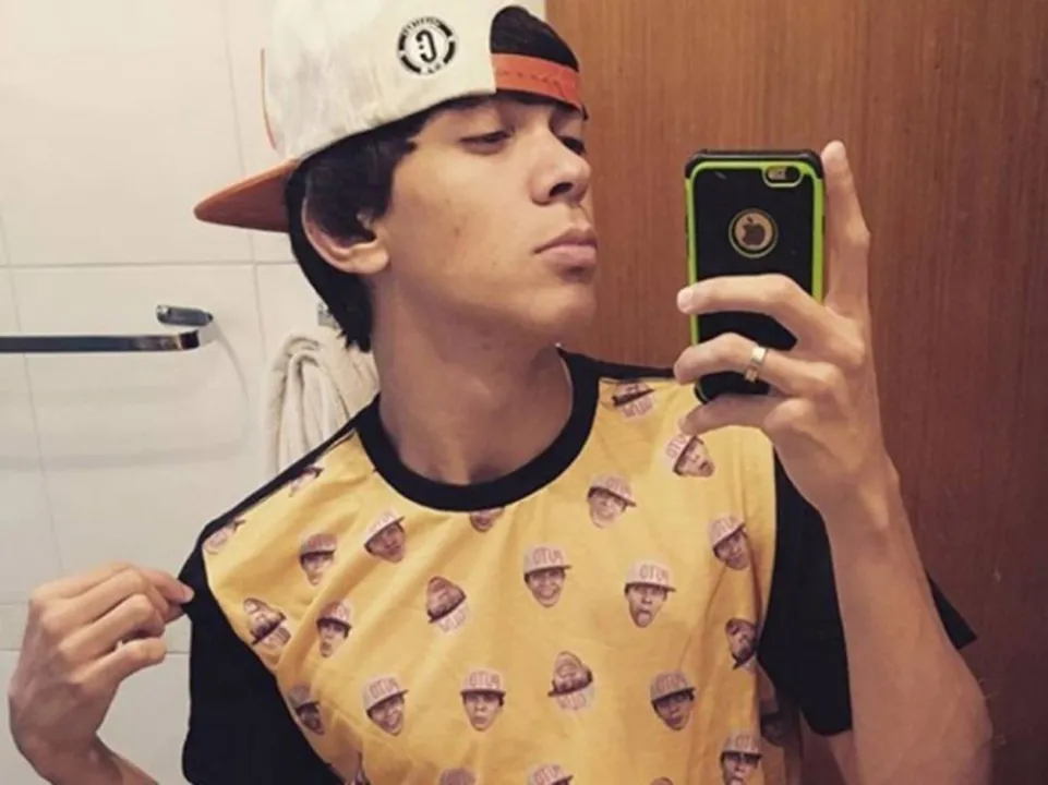 Empresas como Adidas, Coca-Cola e Submarino já fizeram ações publicitárias com o youtuber, e ressaltaram que não toleram preconceito