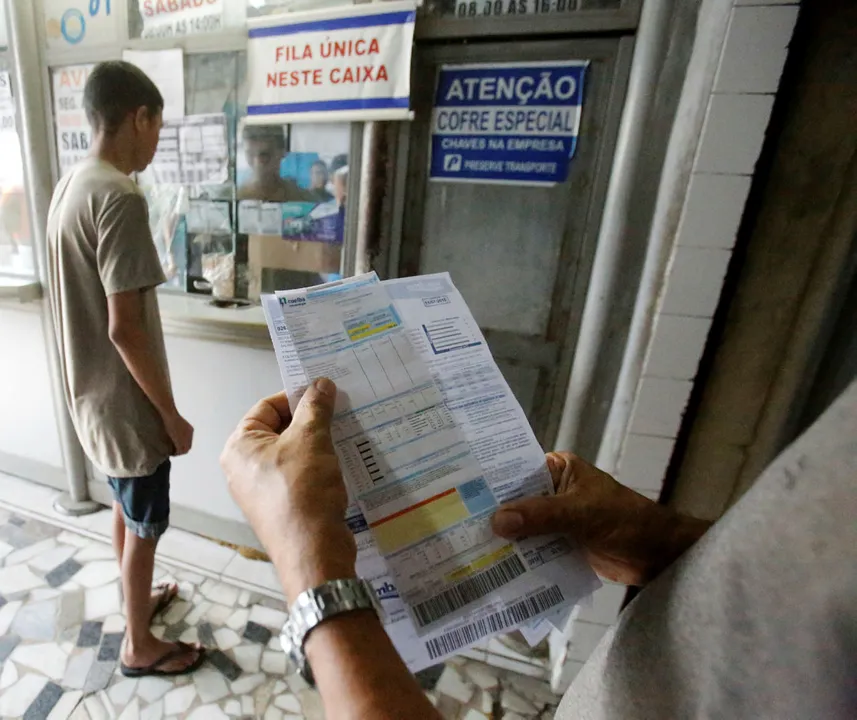 Poucos consumidores procuram as lotéricas para pagar conta neste sábado