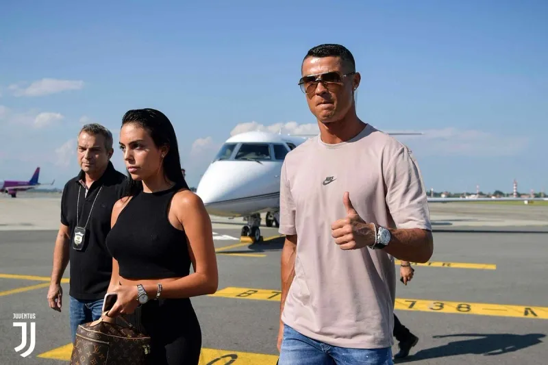 O craque viajou para a Itália para se apresentar à Juventus, seu novo clube