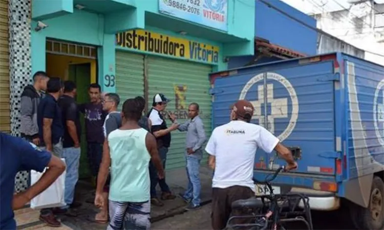 A vítima foi assassinada por engano por estar almoçando de cabeça baixa