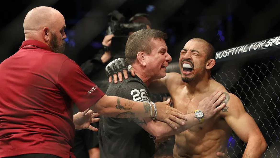 O brasileiro nocauteou Stephens no primeiro round e chorou por voltar a vencer no UFC