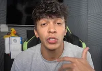Júlio Cocielo faz vídeo pedindo desculpas por comentário racista