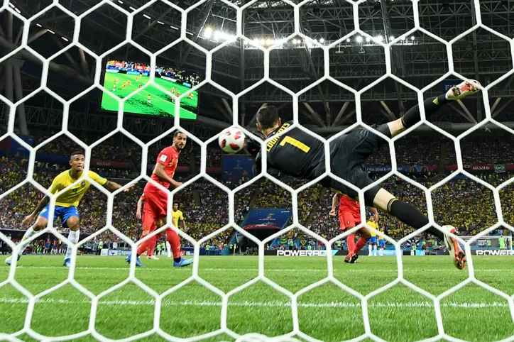 Brasil sofre nas mãos de "Geração Dourada" belga e dá adeus à Copa