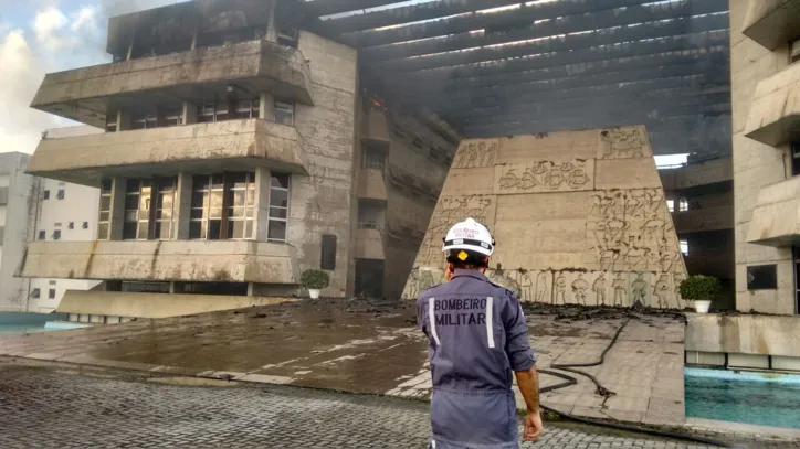 Incêndio atinge a Assembleia Legislativa da Bahia
