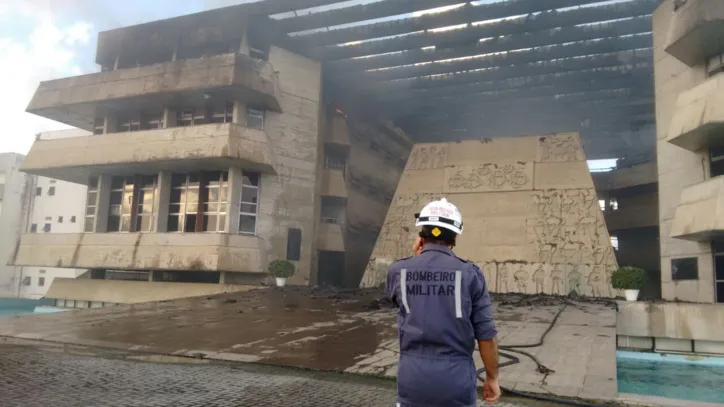 Incêndio atinge a Assembleia Legislativa da Bahia