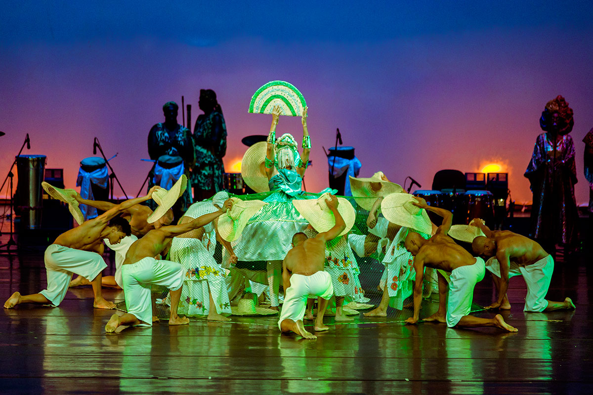 Balé Folclórico da Bahia celebra 30 anos com homenagens e programação especial