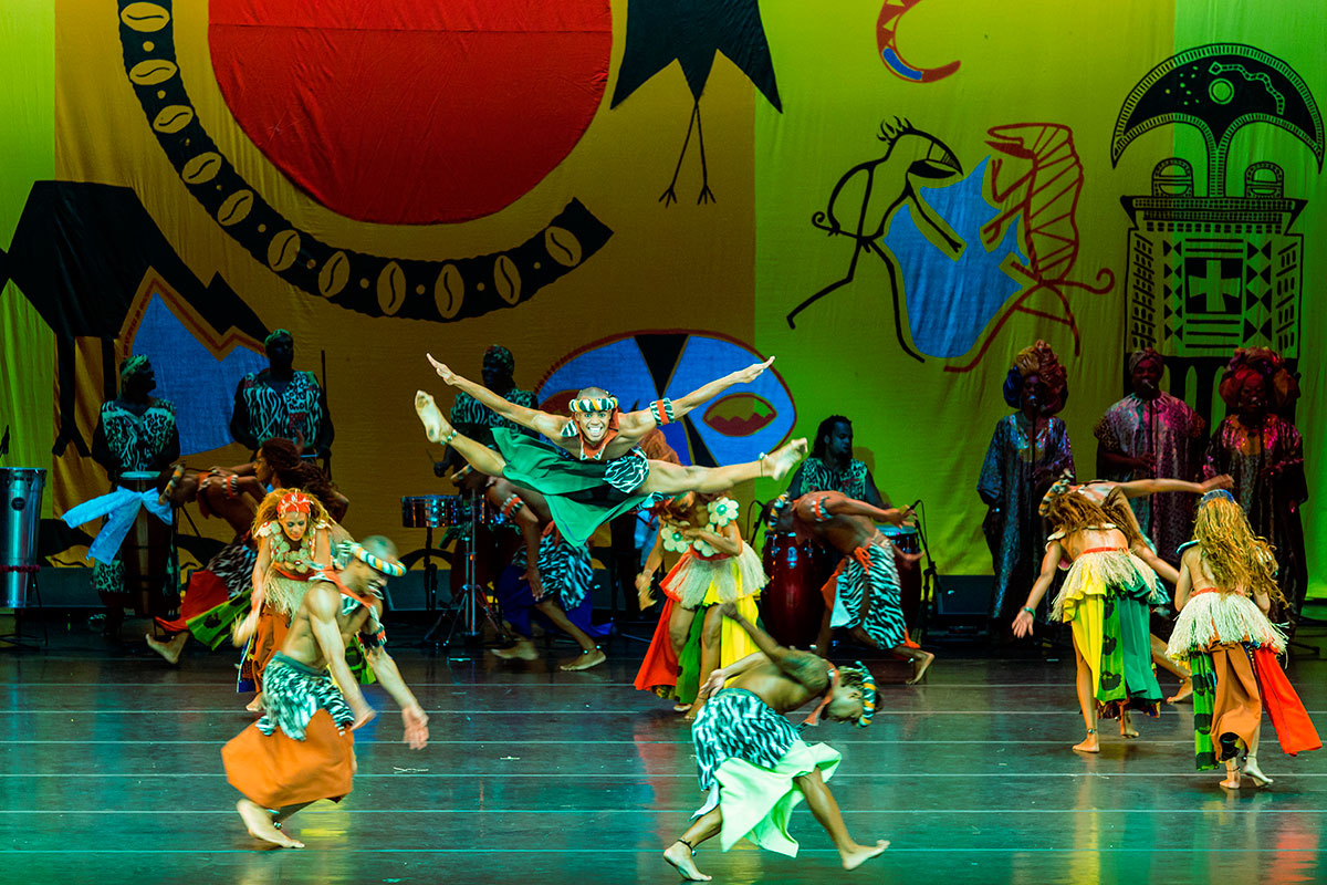 Balé Folclórico da Bahia celebra 30 anos com homenagens e programação especial