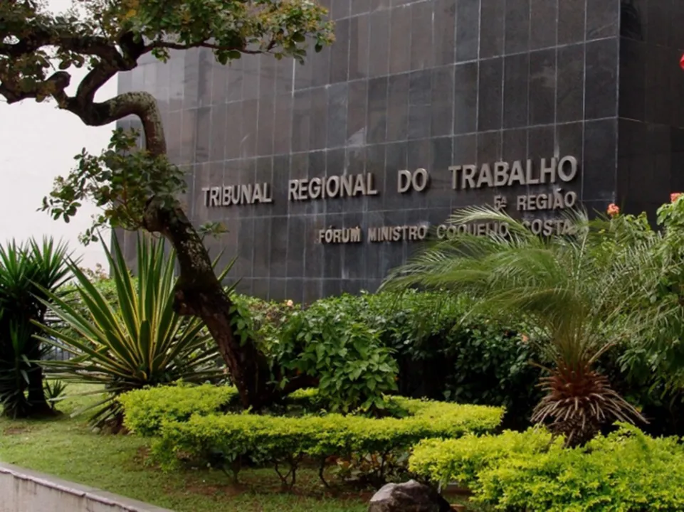 O pedido de indenização foi julgado pela 3ª Vara do Trabalho de Feira de Santana