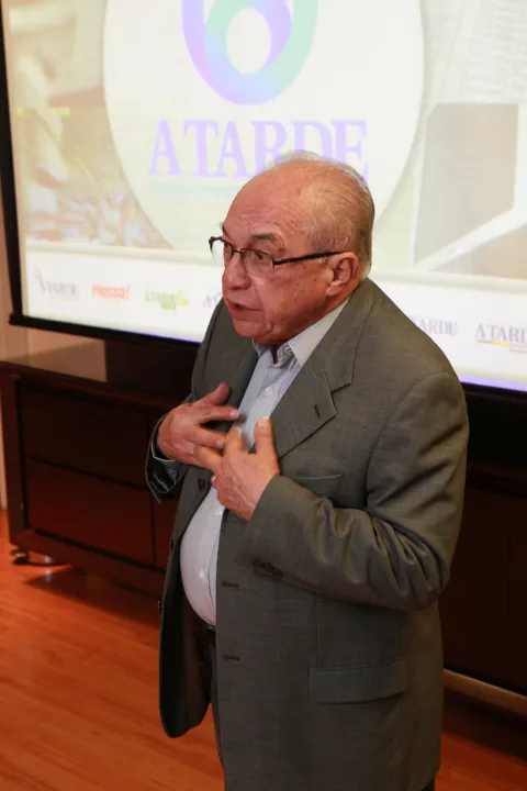 Edivaldo Boaventura foi diretor geral do Jornal A TARDE, onde deu especial atenção ao projeto de Educação