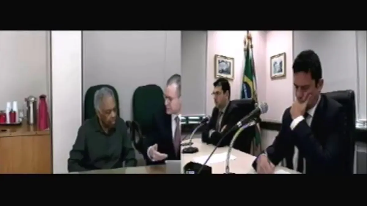 O cantor prestou depoimento à Operação Lava Jato na quinta-feira, 9