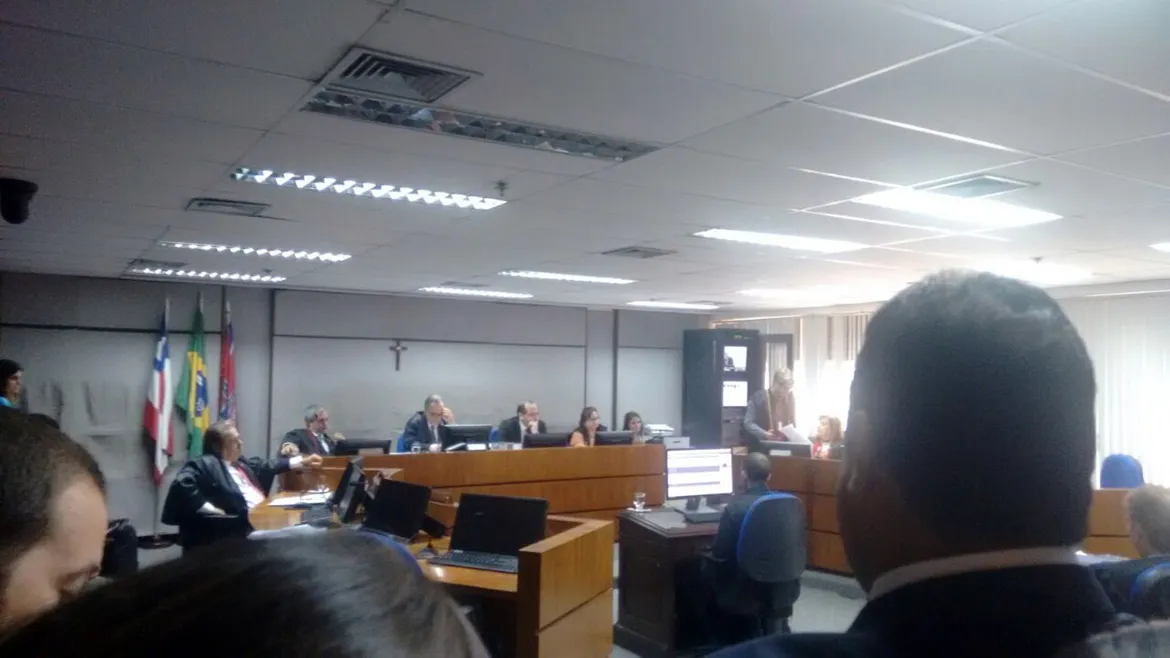 O julgamento entrou em recesso e poderá ser retornado possivelmente em setembro deste ano